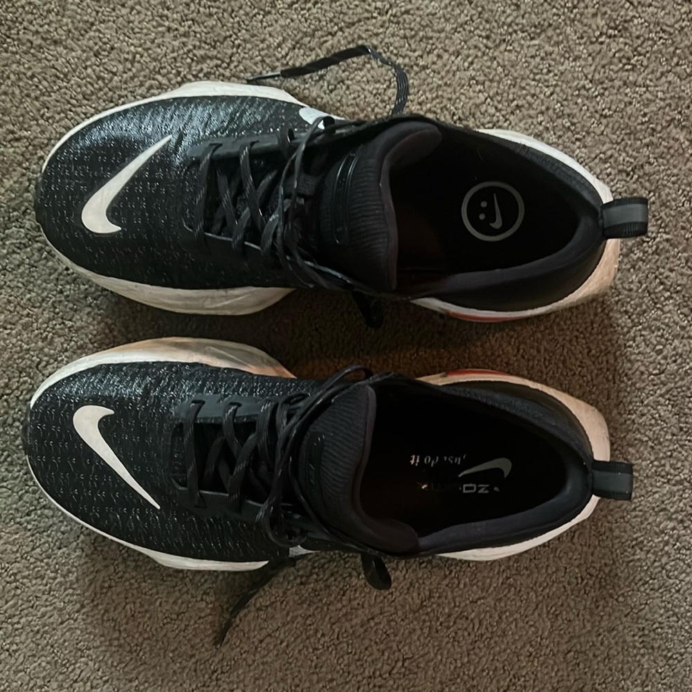 Men’s Nike invincible run 3 black and off white sole. 9.5-10
